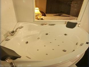 ジャグジー付きバスタブ